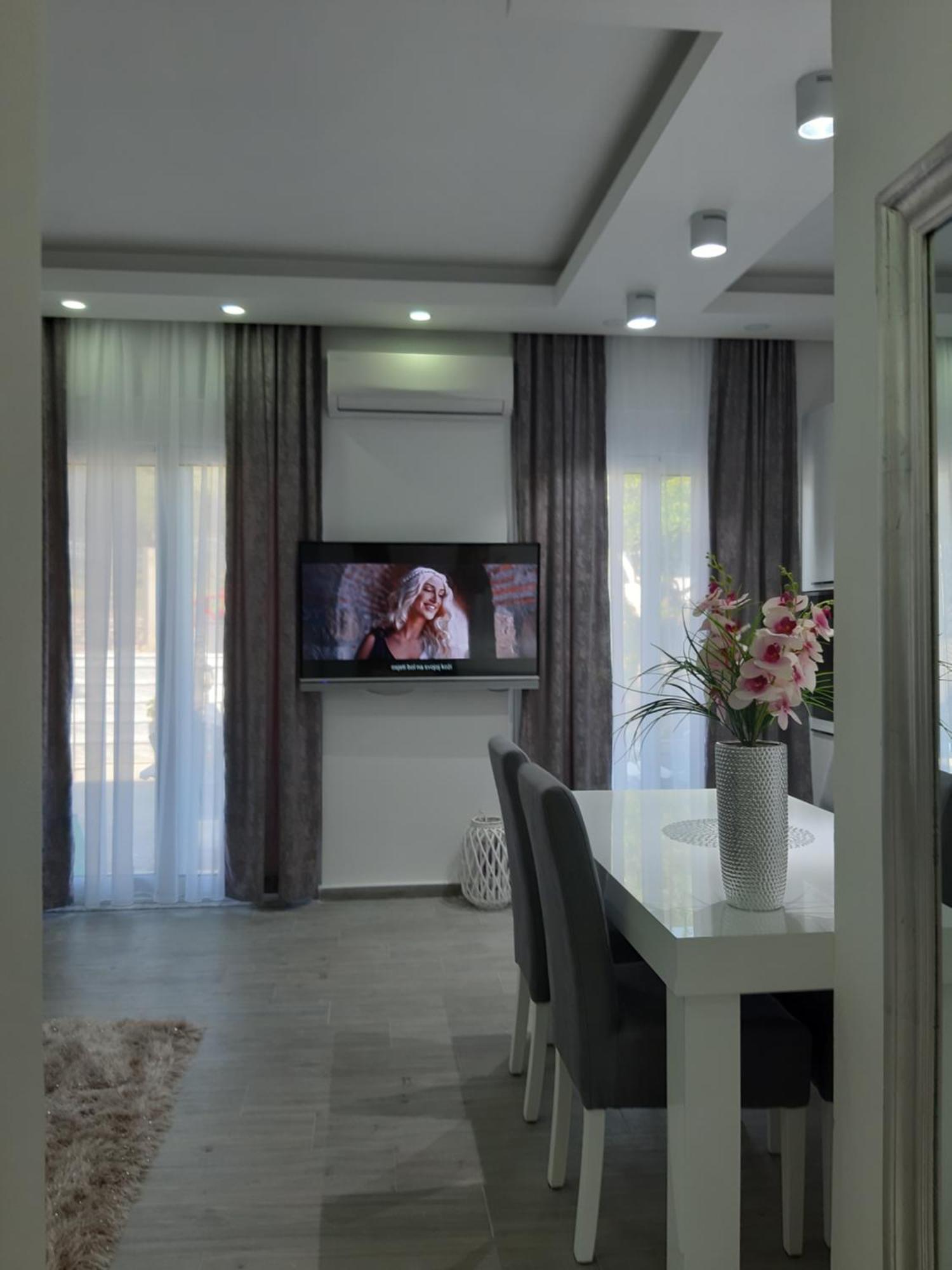 Apartments Pepdjonovic Улцин Стая снимка